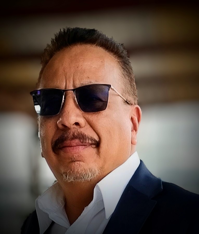 Fotografía profesional adjunta